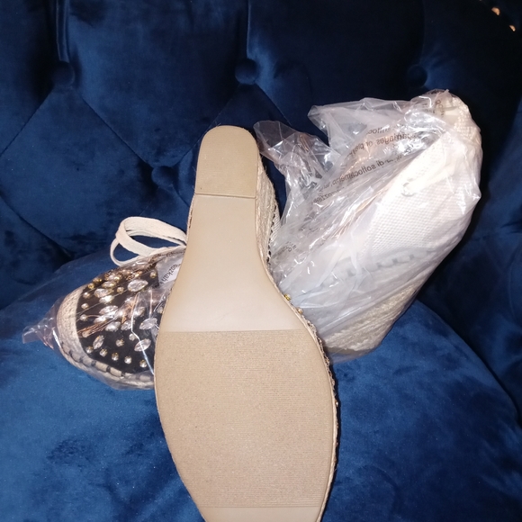 Dress Shoe - Picture 4 of 10